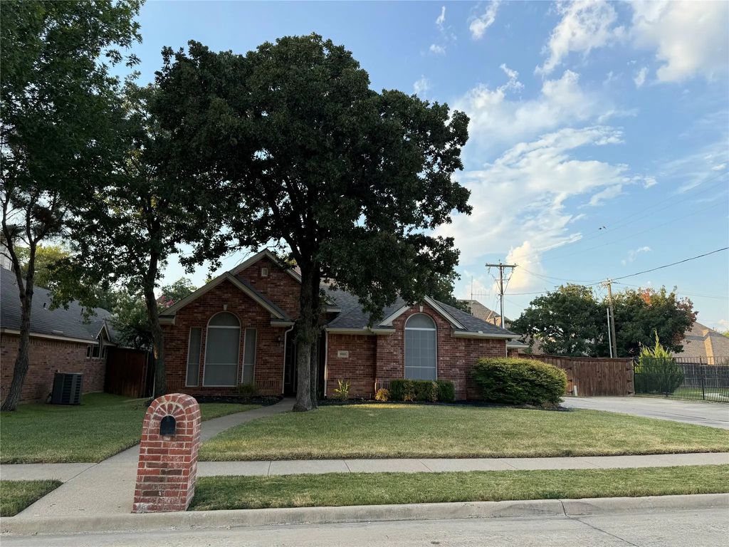 9005 Trails Edge Drive, North Richland Hills