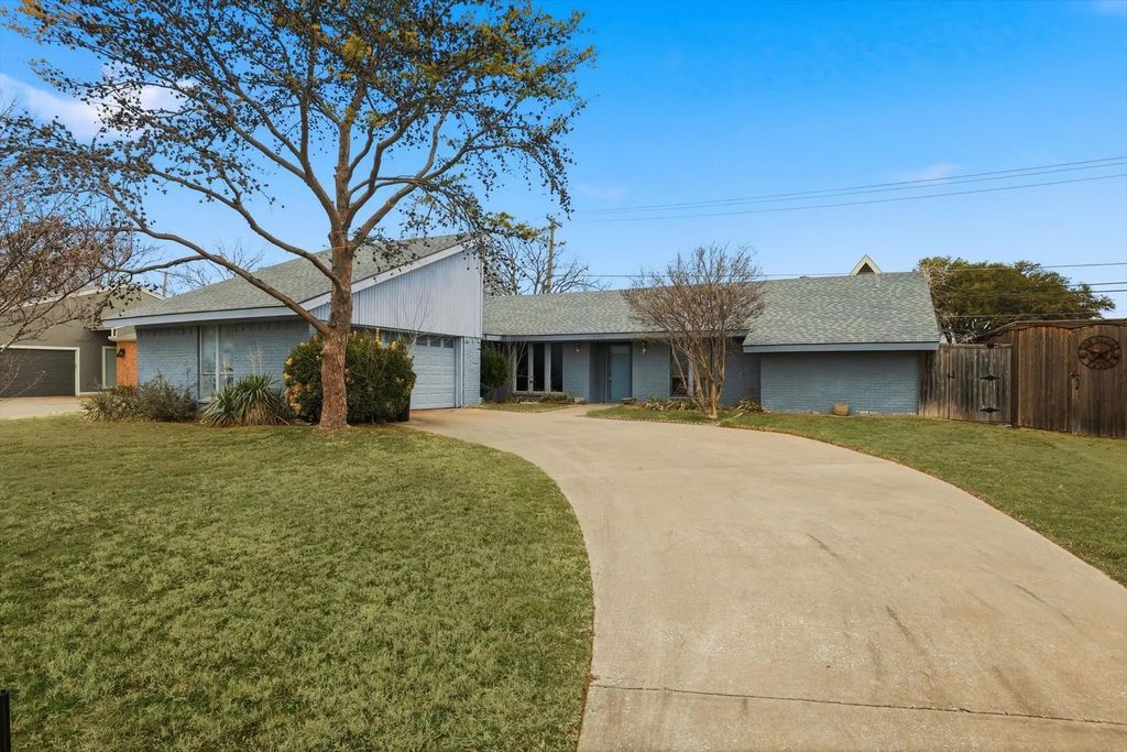 8100 Bobwhite Drive, Frisco