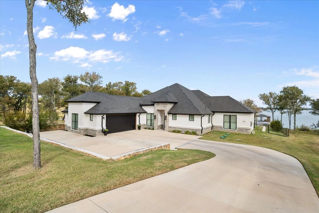 121 Diamond Point, Corsicana