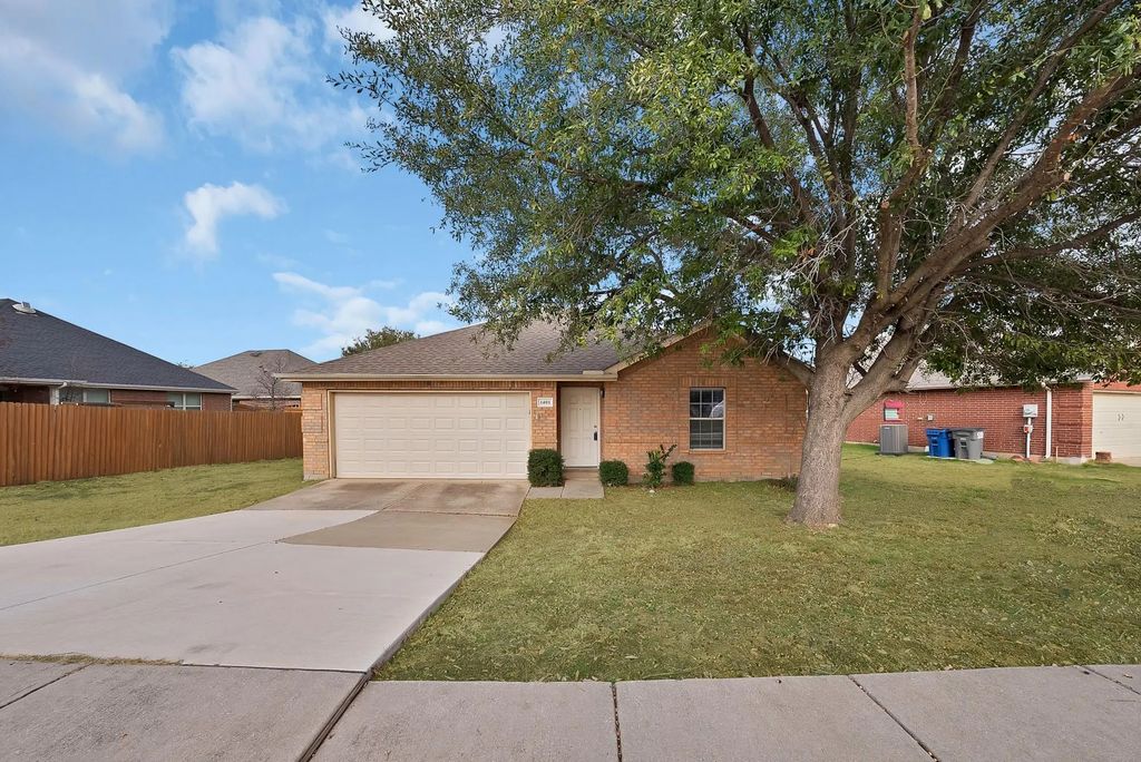 1401 Whitewater Drive, Little Elm