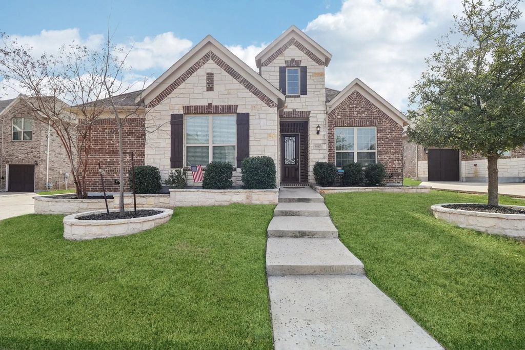 8012 Woodside Trail, North Richland Hills