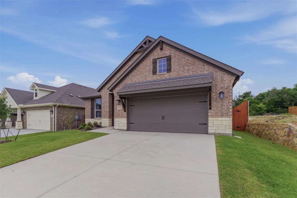 533 Waterford Park Boulevard, Weatherford