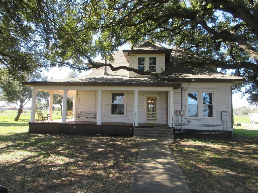 607 S First Street S, Rosebud