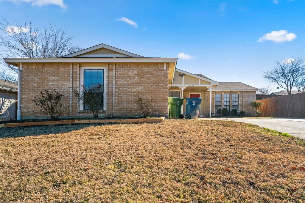 4221 Iola Avenue, The Colony