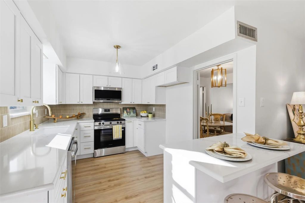 5835 E University Boulevard B, Dallas