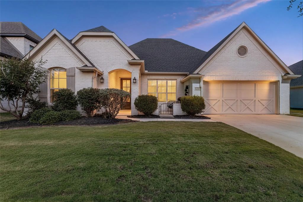 624 Lookout Point Avenue, Aledo