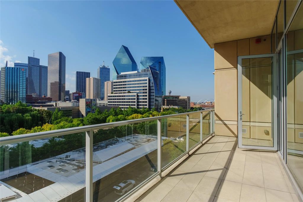 2025 Woodall Rodgers Freeway 51, Dallas