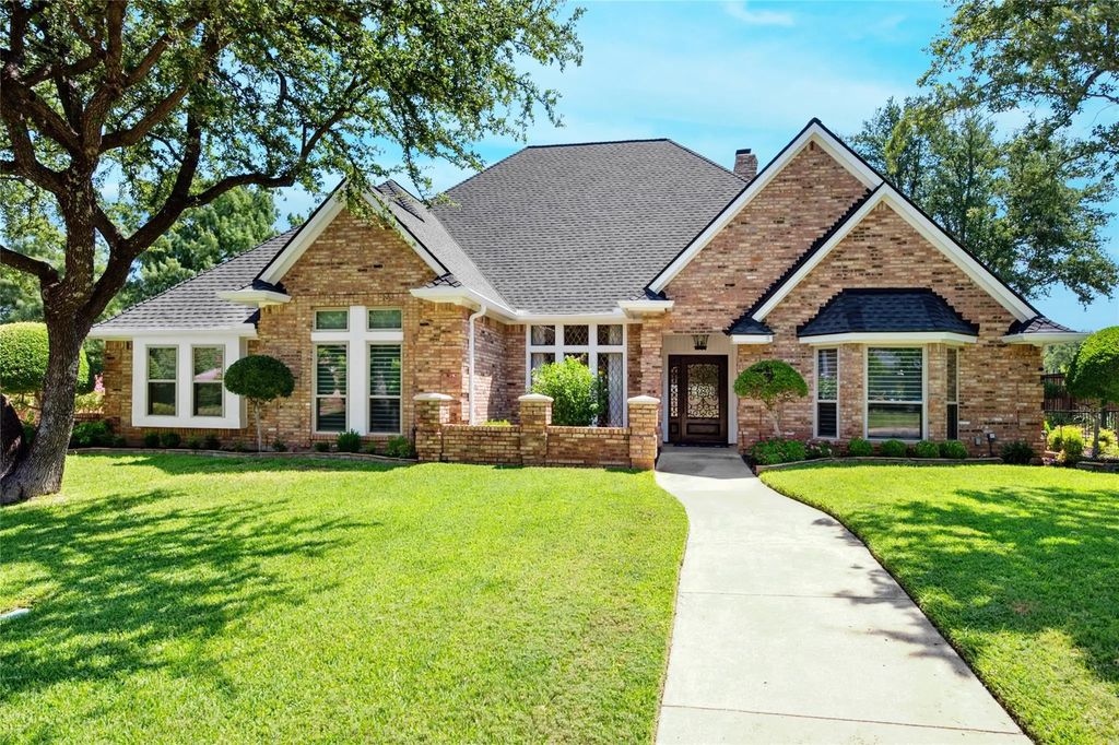 1313 Crest Drive, Colleyville