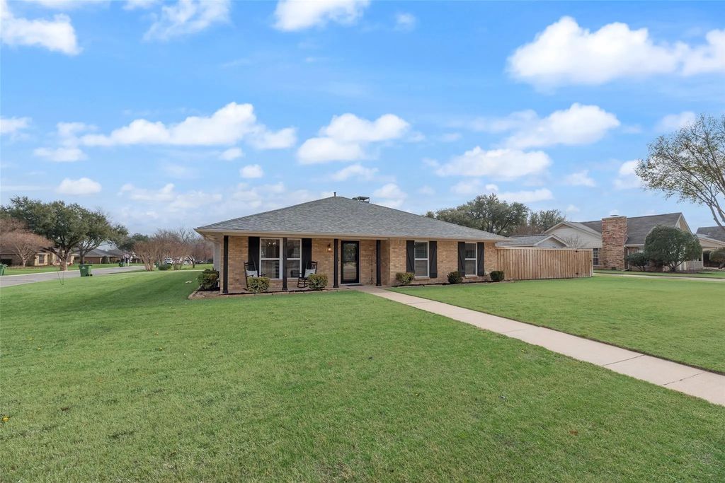 602 Greensprings Street, Highland Village