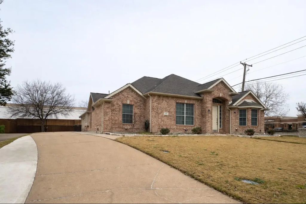 101 Hawthorne Drive, Murphy
