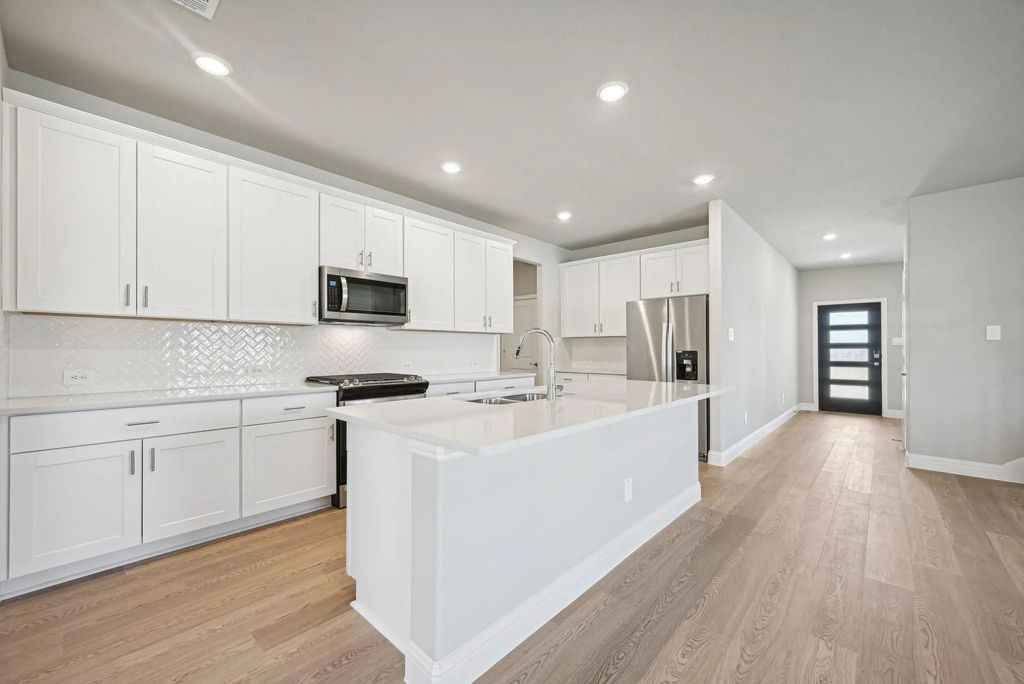 806 London Town Lane, Princeton
