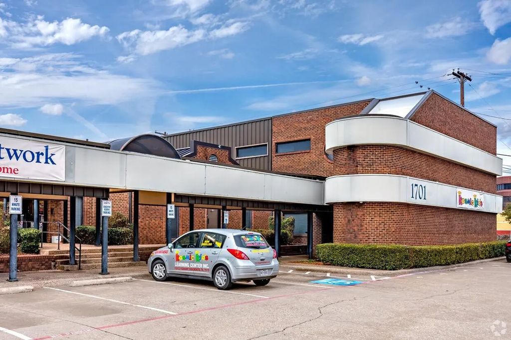 1701 N Hampton Road, DeSoto