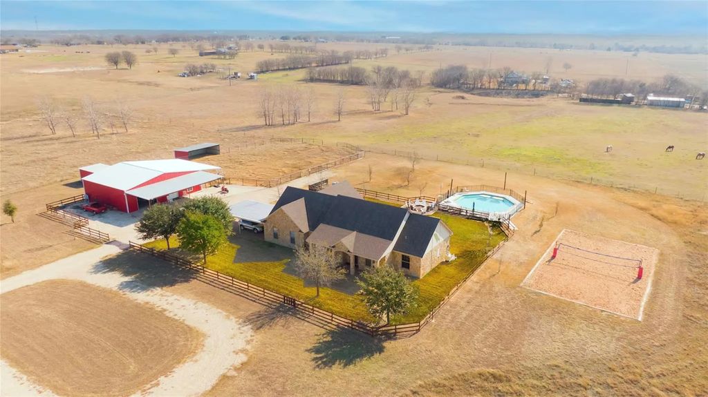 313 Wolf Creek Road, Lorena