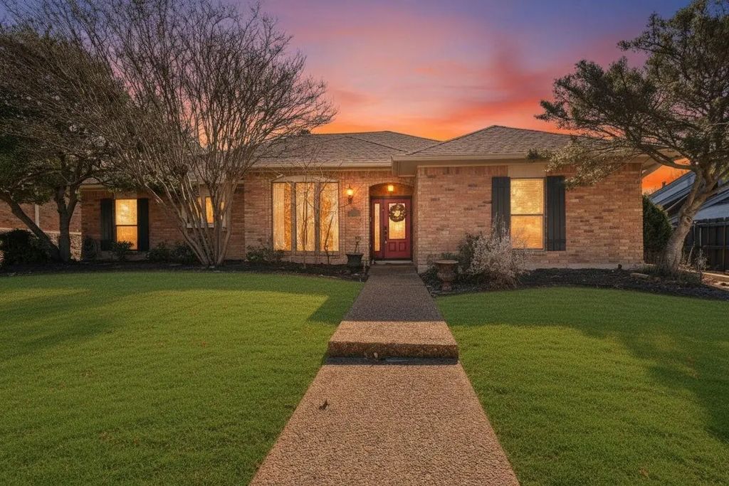 2902 Cambridgeshire Drive, Carrollton