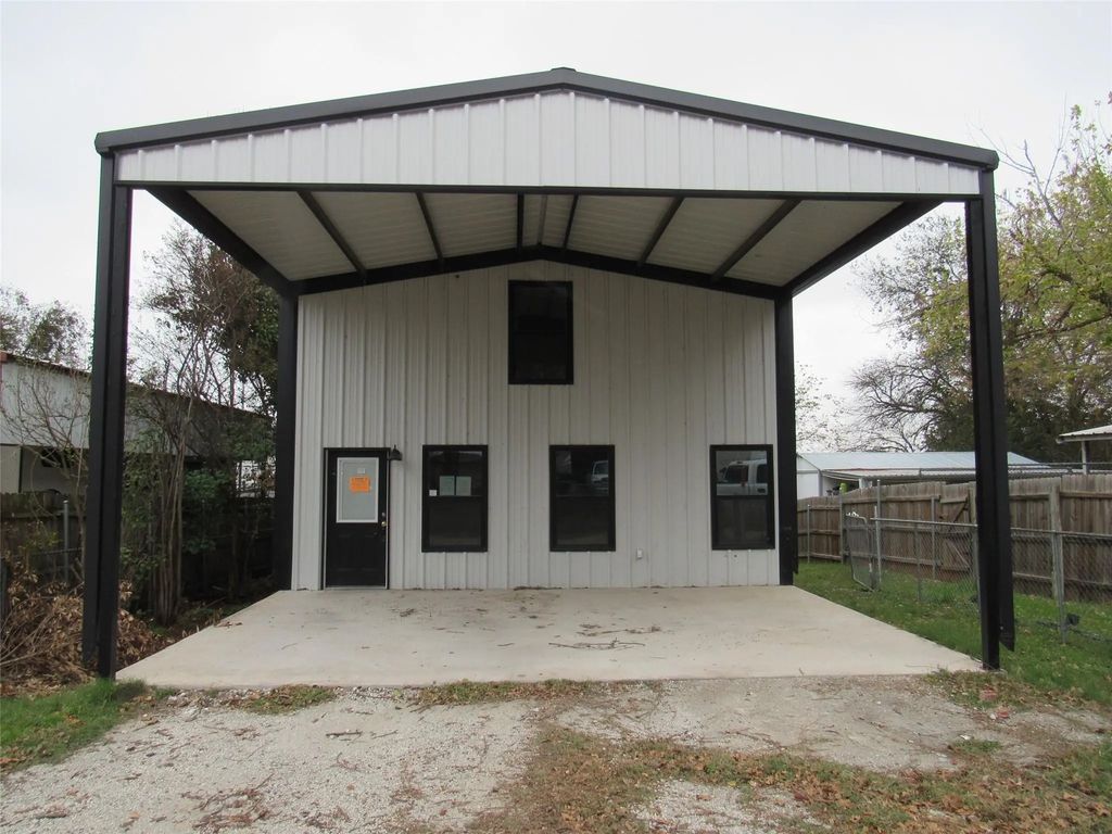 108 Private Road 127, Whitney
