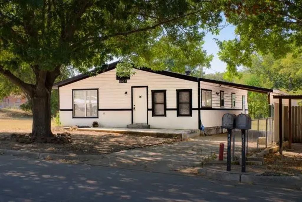 8437 Redonda Street, White Settlement