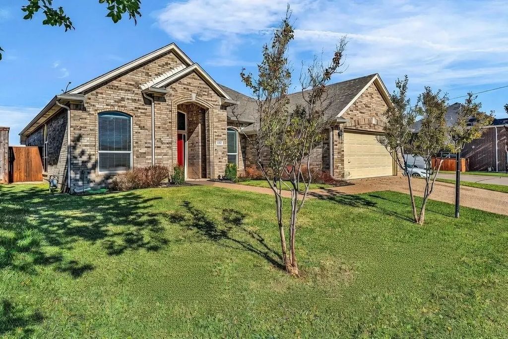 2211 Stennett Drive, Arlington