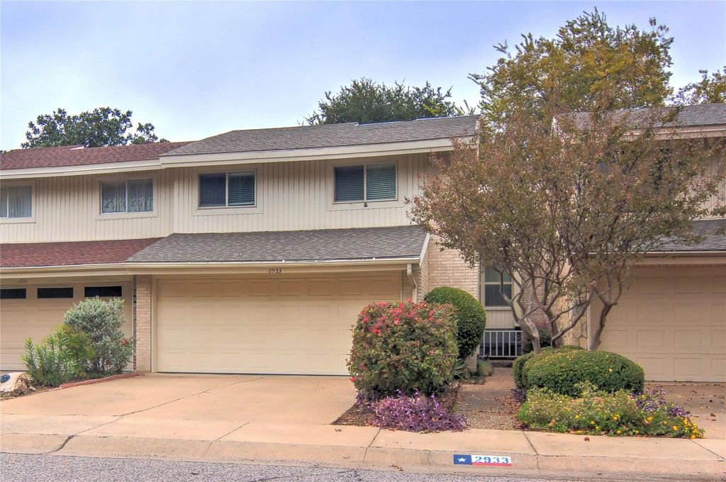 2933 Country Place Circle, Carrollton