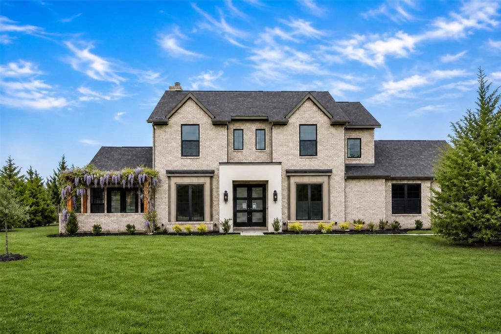 3020 Stonebriar Drive, Waxahachie