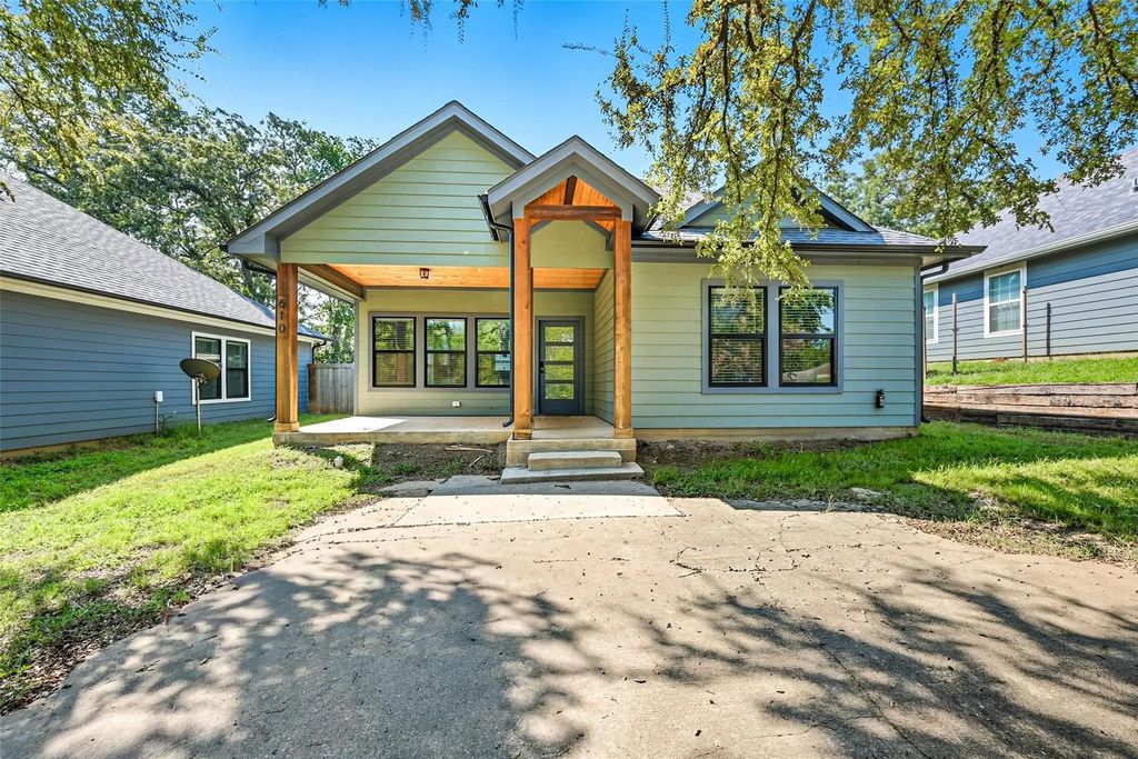 610 E Shepherd Street, Denison