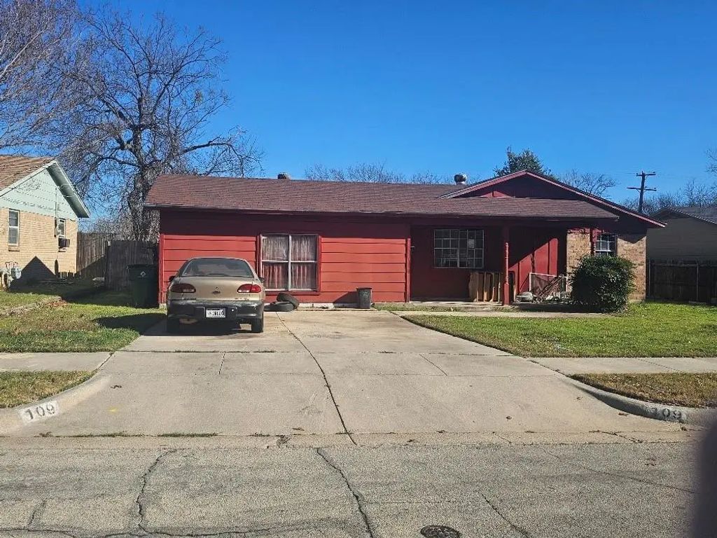 109 S Driskell Drive, Crowley