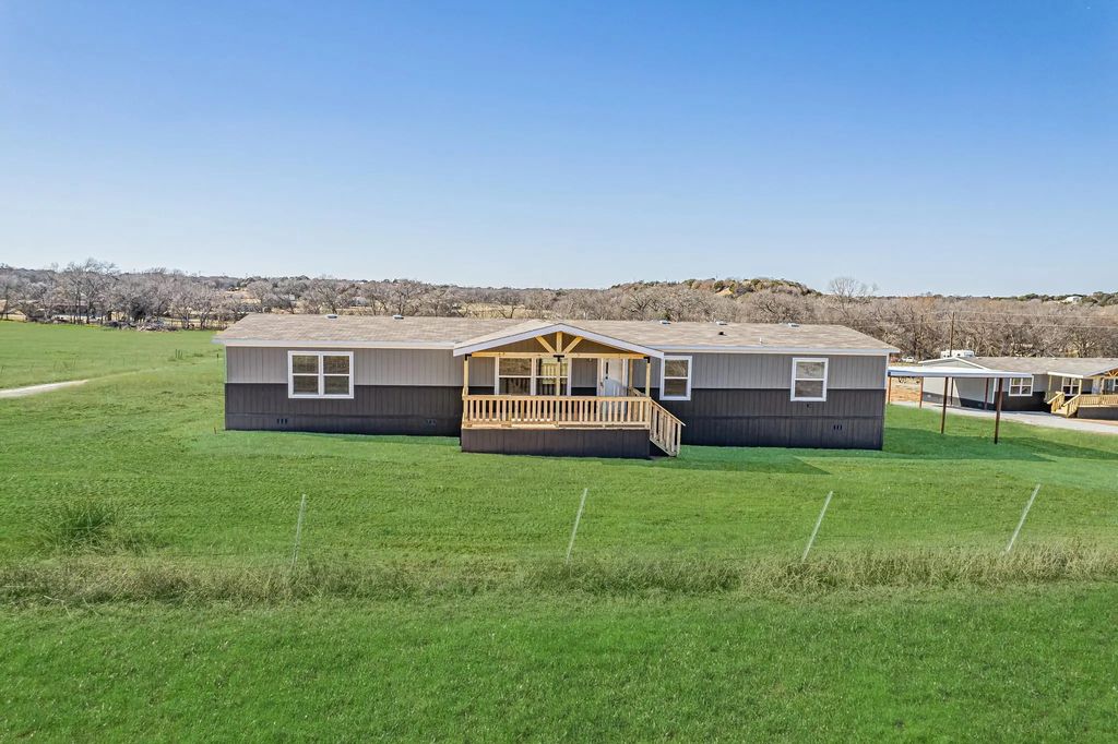 245 Lelon Lane, Springtown
