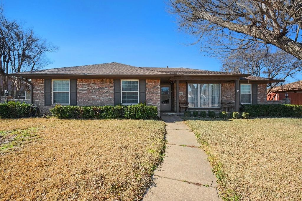 1319 Meadowcrest Drive, Mesquite