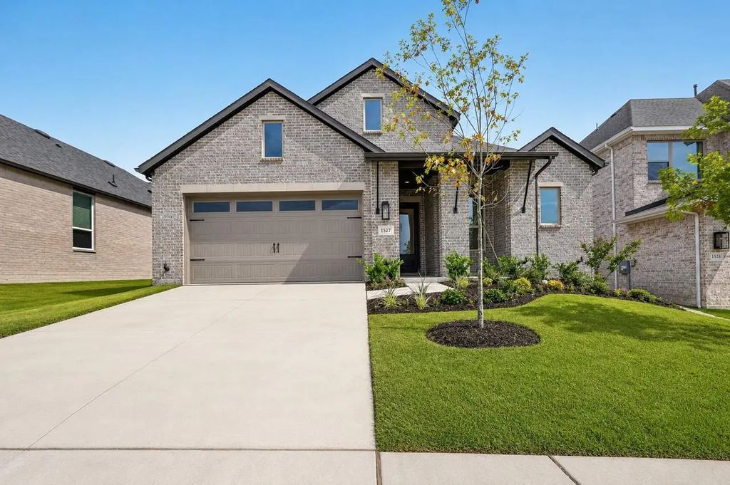1527 Lazio Way, Fate