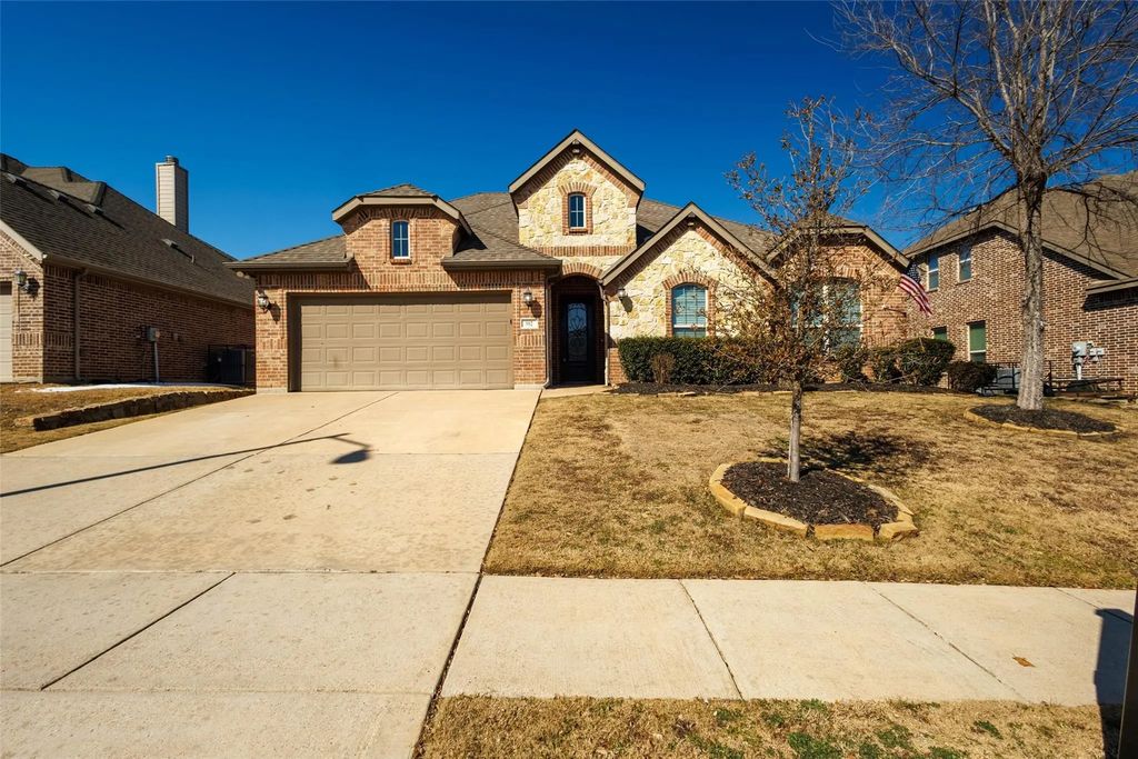 902 Star Grass Drive, Mansfield