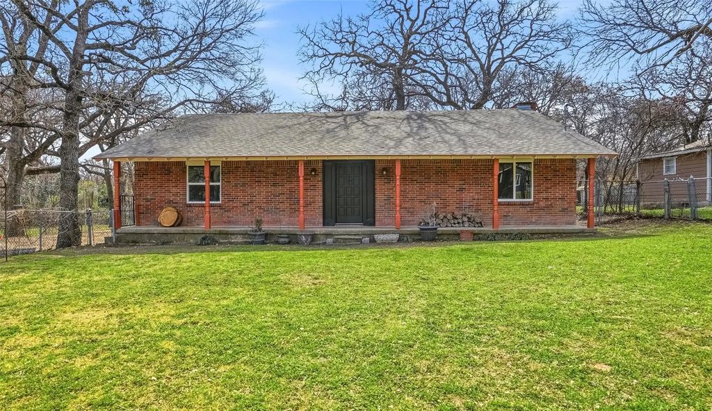 208 Shoreline Drive, Azle