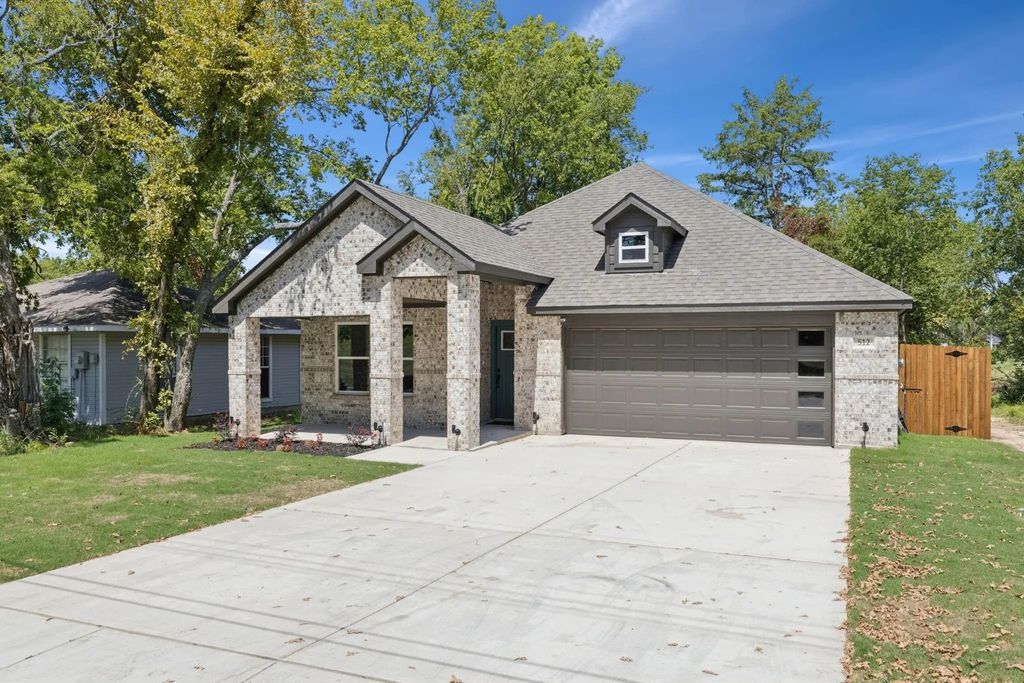 512 Frazier Street, Terrell