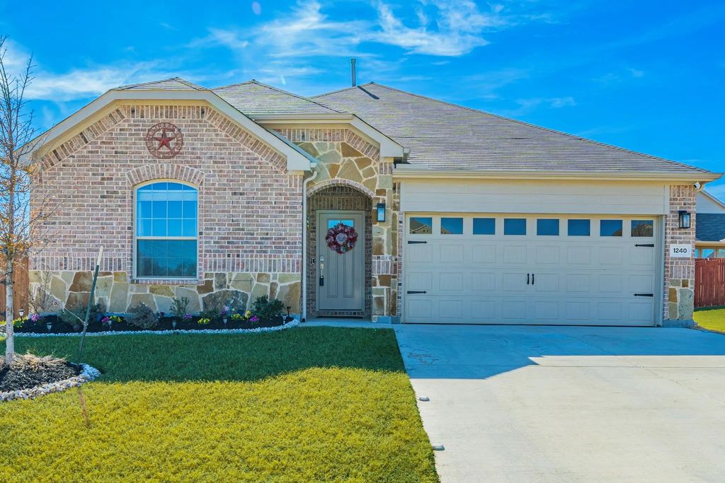 1240 Almond Road, Azle