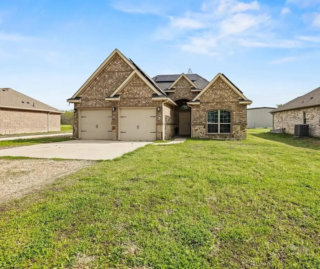 1279 County Road 319, Terrell