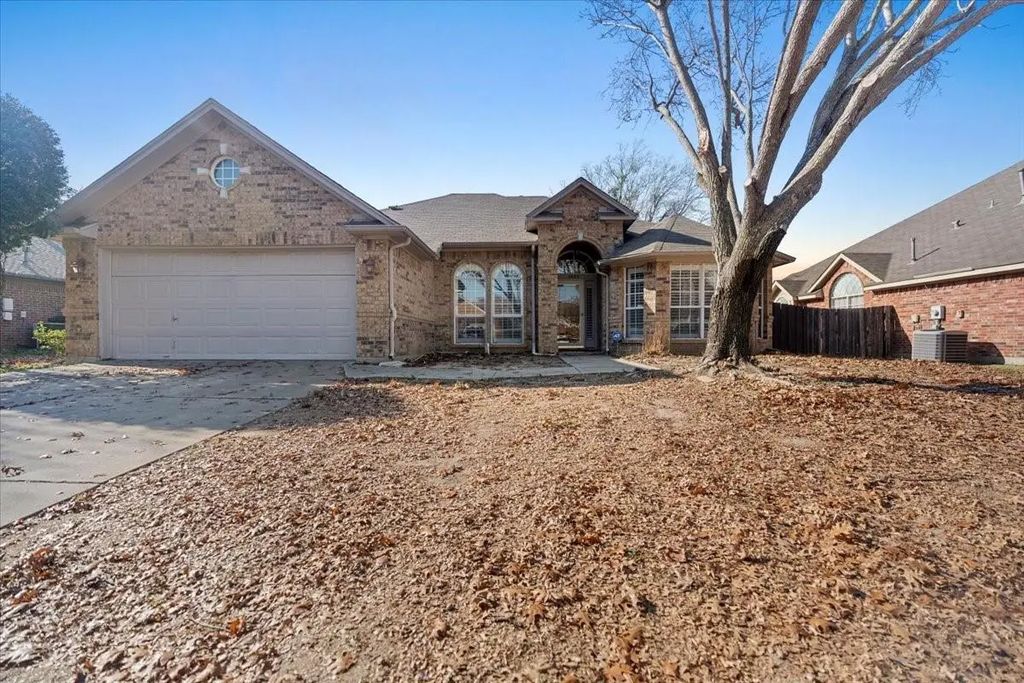 4425 Forsyth Lane, Grand Prairie