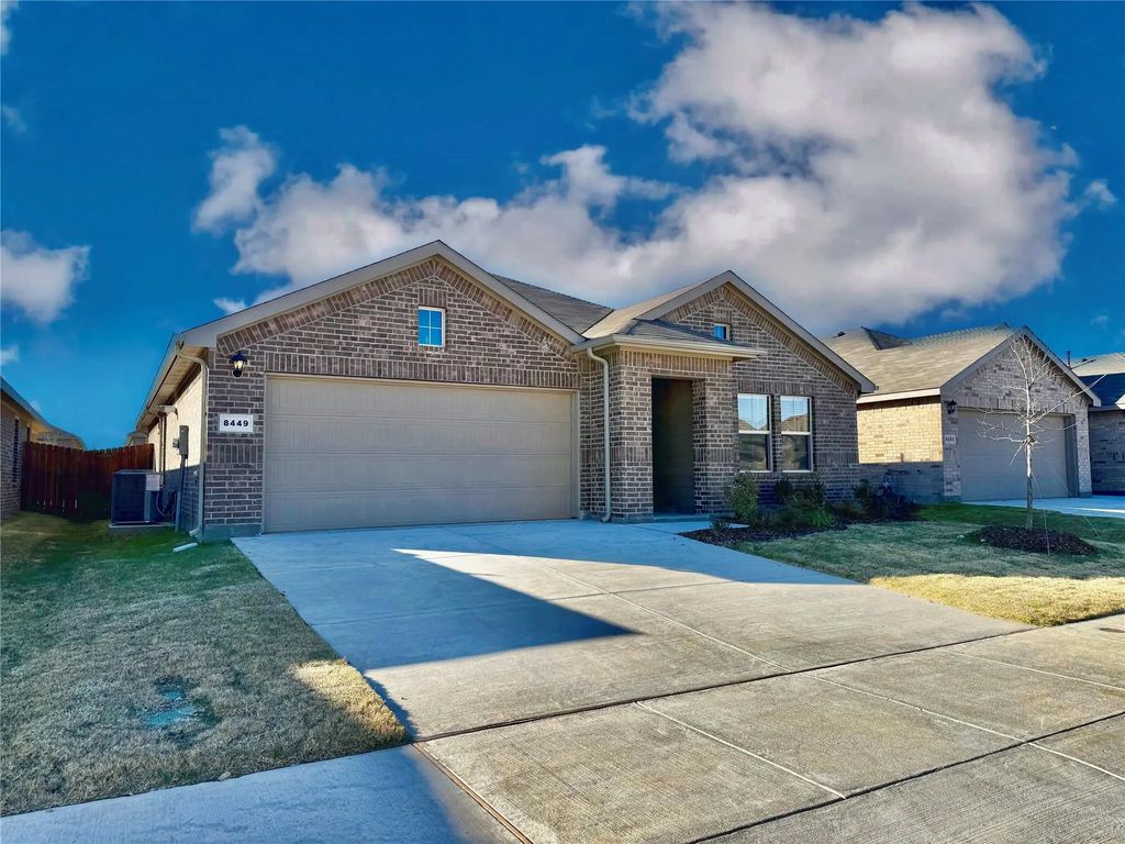 8449 Hollymead Lane, Fort Worth