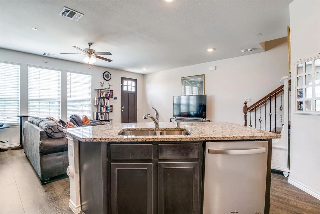 2402 Eureka Way, Lewisville