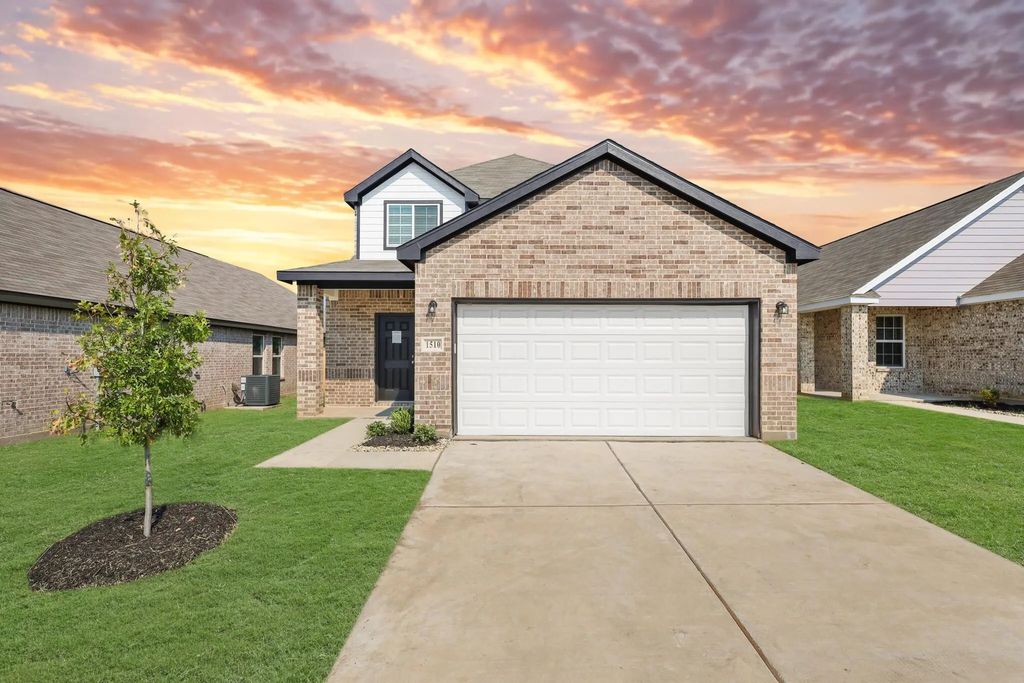 1510 Romans Road, Ennis