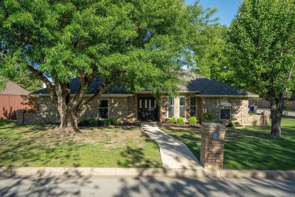 2901 Flamingo Circle, Southlake