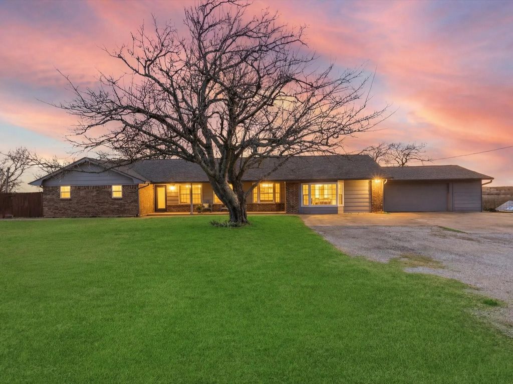 5080 Fm 1553, Leonard