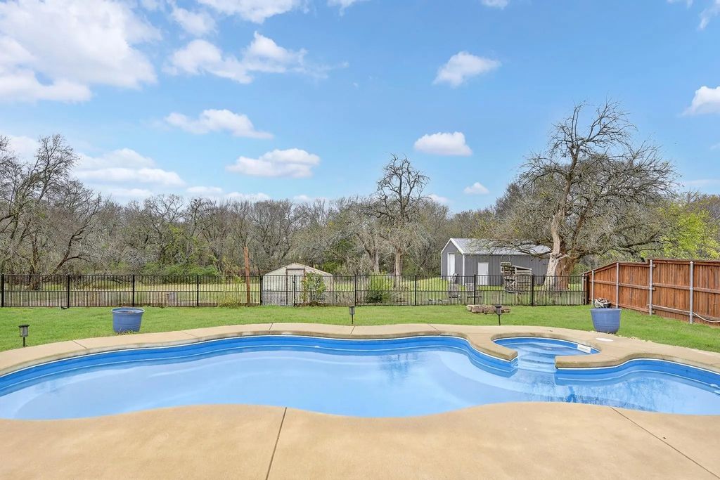 130 Woodcreek Drive, Lowry Crossing