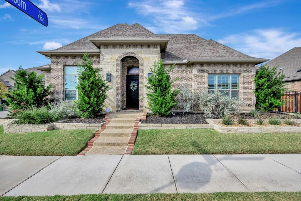 1201 White Squall Trail, Arlington