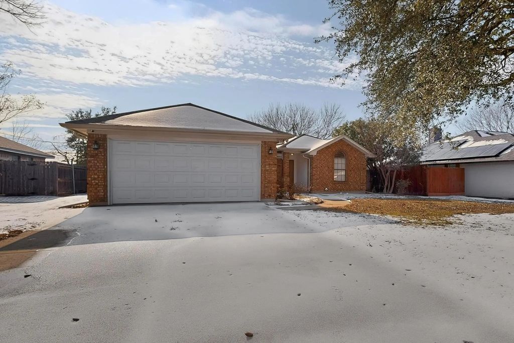 1716 Hastings Drive, Mansfield
