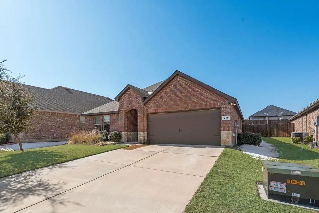 266 Canyon Crest Way, Royse City