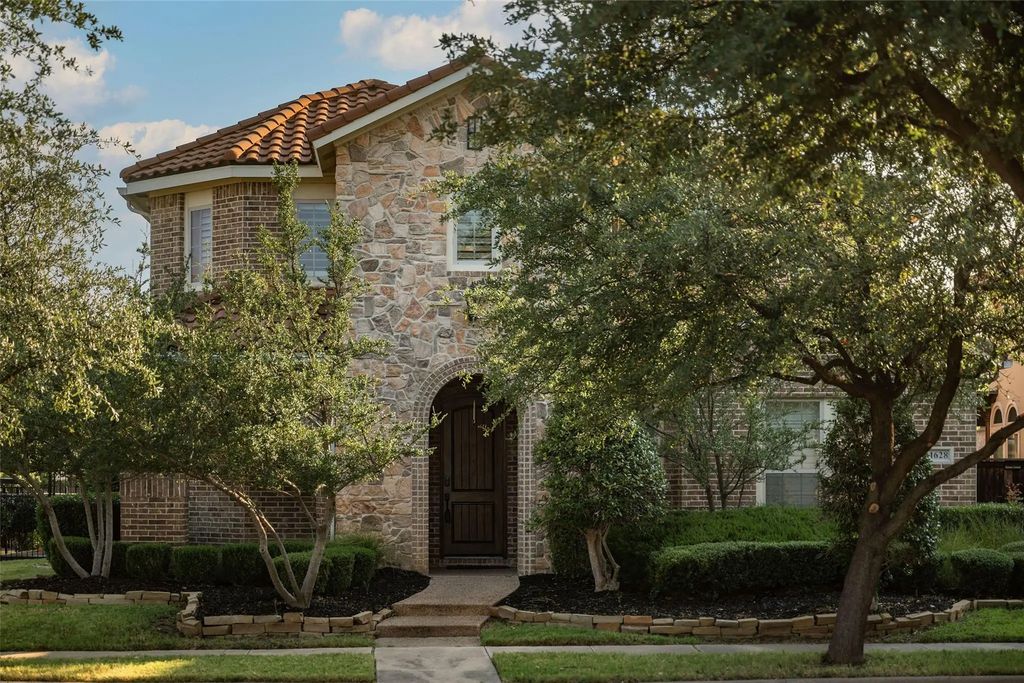 1628 Camino Lago, Irving