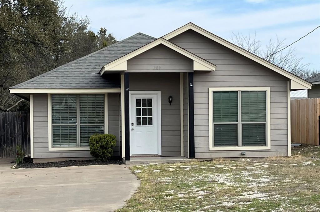 701 Bryan, Glen Rose