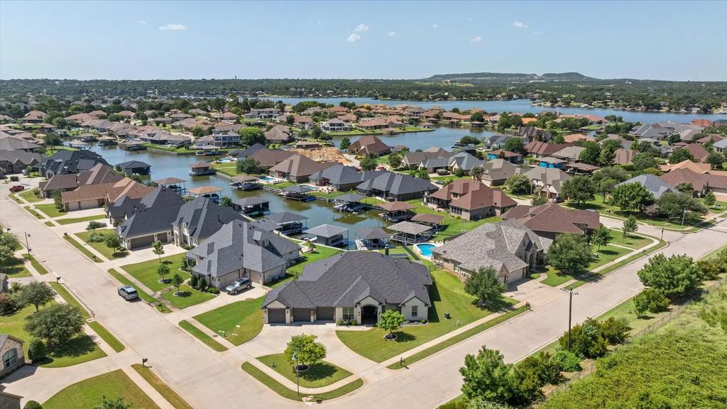 1112 Sunset Bay Drive, Granbury