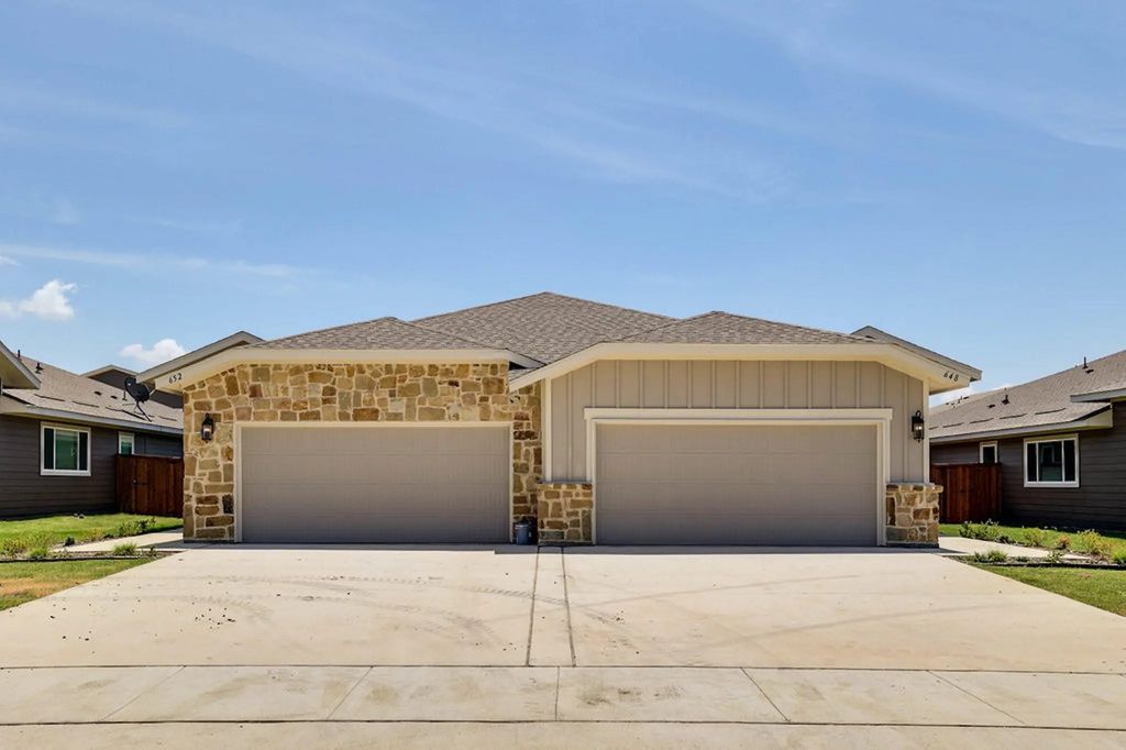 648 Blackland Drive, Venus