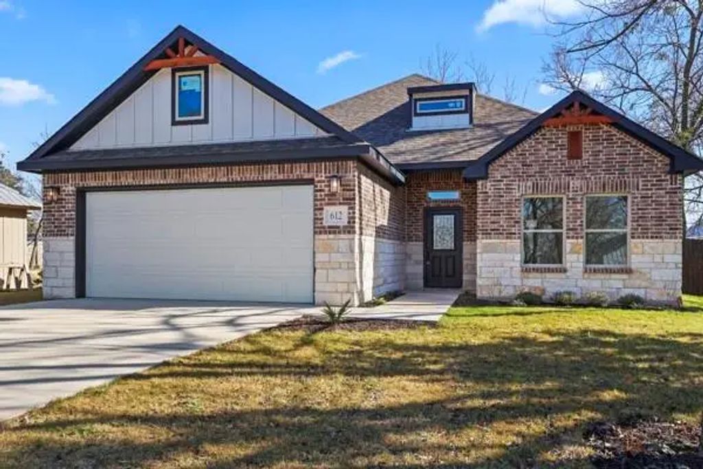 612 N Us Highway 69, Celeste
