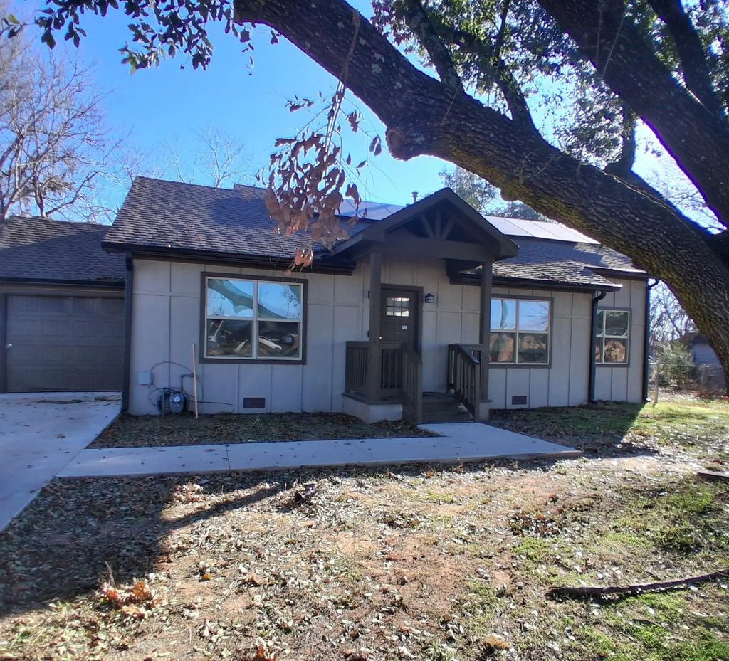 814 Chestnut Street, Bonham