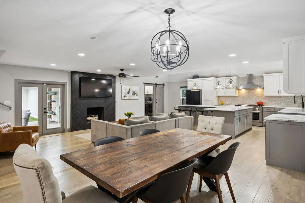 13326 Rolling Hills Lane, Dallas
